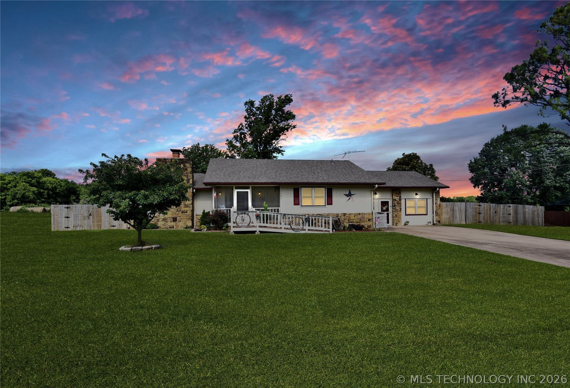 1101 N Taylor Avenue , Wagoner, OK 74467 Main Photo