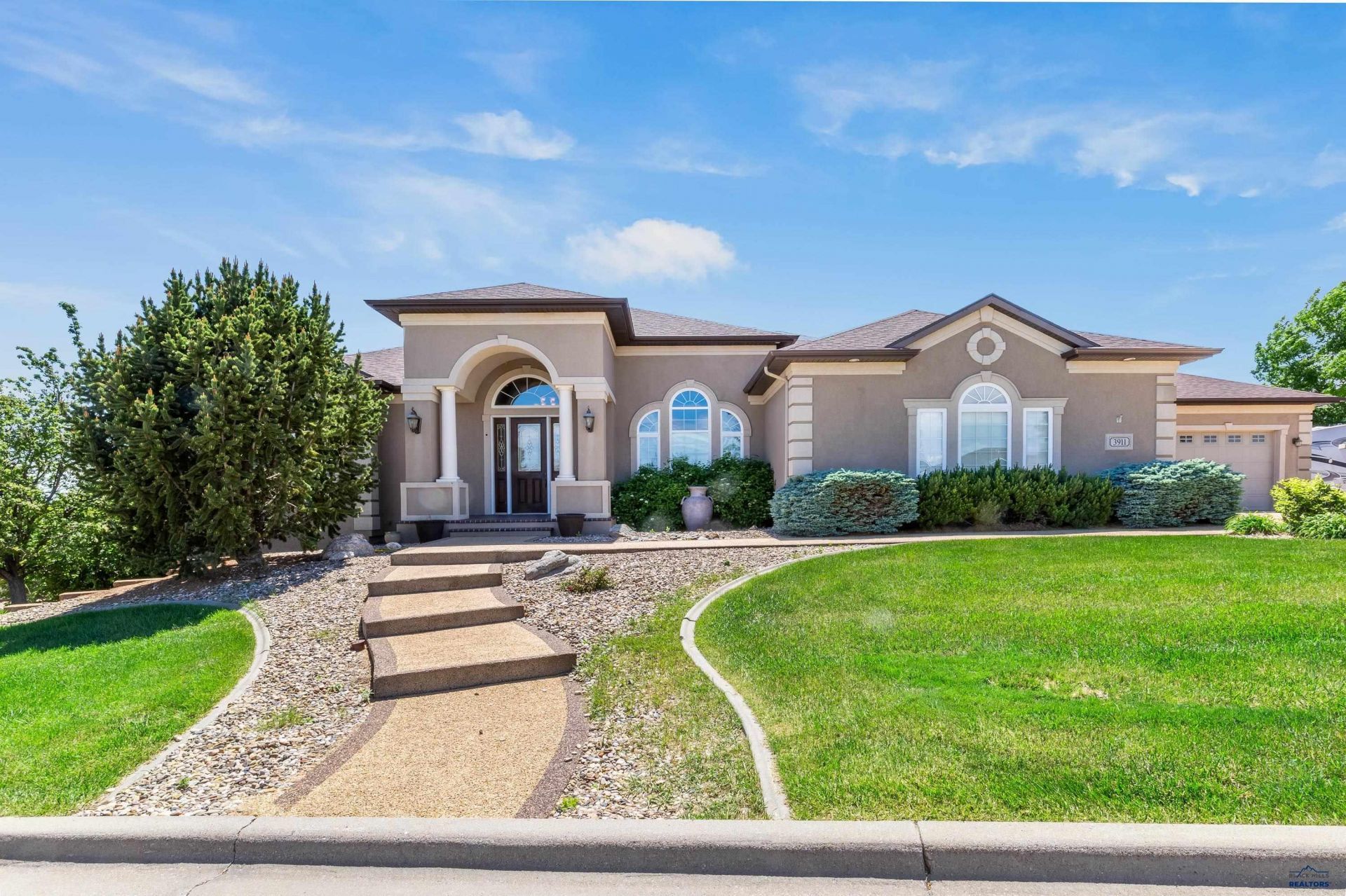 3911 City View Dr, Rapid City, SD 57701 Main Photo