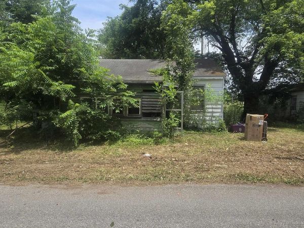 818 East Street, New Harmony, IN 47631