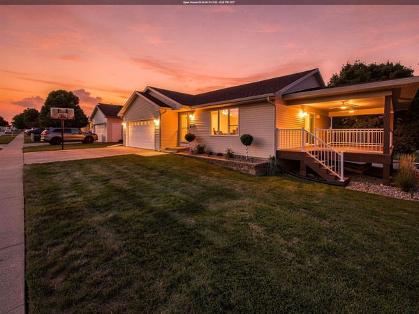 1611 Sunset Dr SW, LeMars, IA 51031