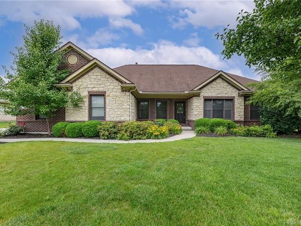 1377 Timshel Street, Sugarcreek Township, OH 45440