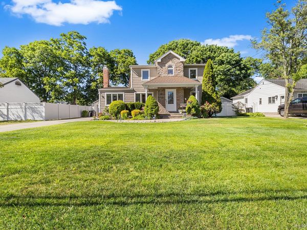 113 Duffy Place , West Islip, NY 11795