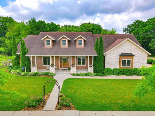 401 Highland Road, Cambridge, WI 53523