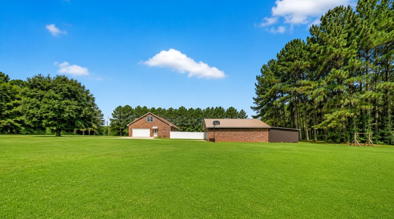 451 Kelton Road Photo 19