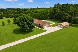 451 Kelton Road photo 4