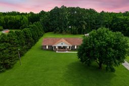 451 Kelton Road photo 4