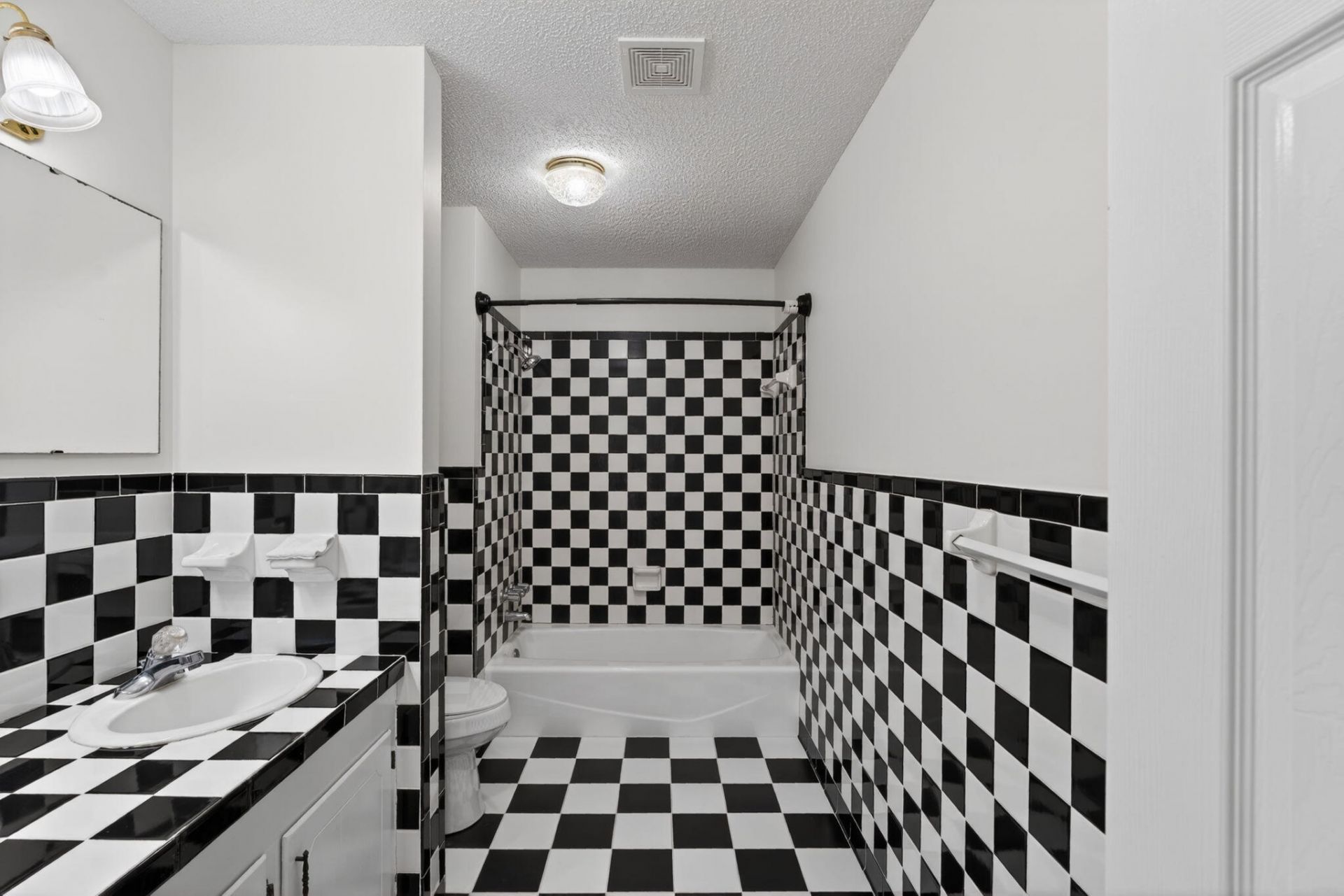 451 Kelton Road Photo 60