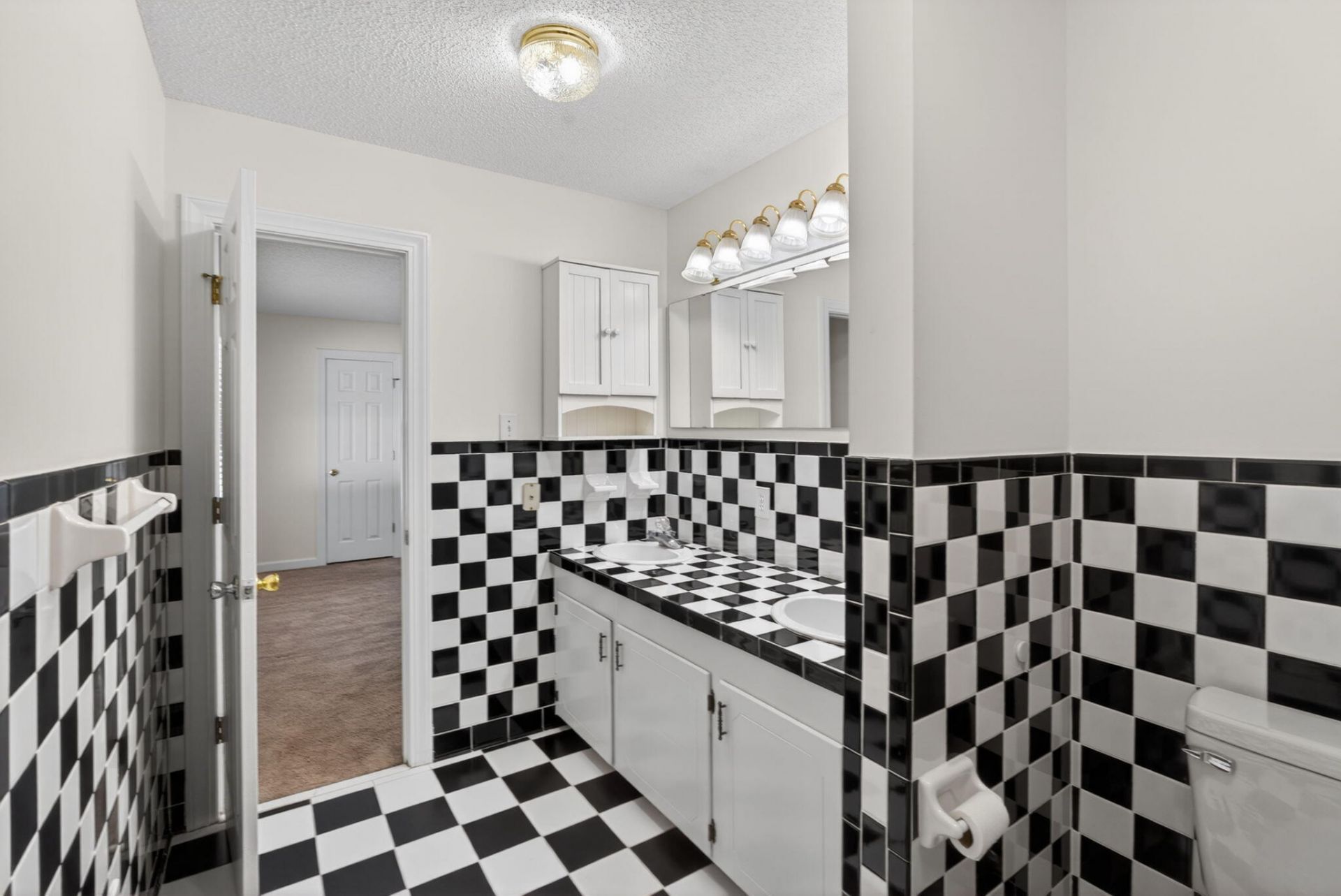 451 Kelton Road Photo 62
