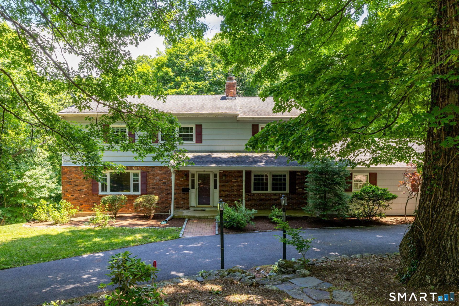 33 Hurds Hill, Woodbury, CT 06798 Main Photo