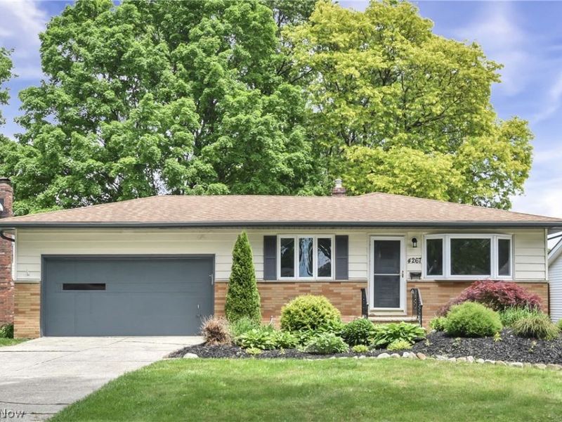 4267 Bentley Drive , North Olmsted, OH 44070 Photo 2