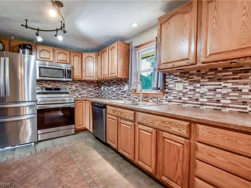 36388 Sunset Drive , Eastlake, OH 44095 Photo 2