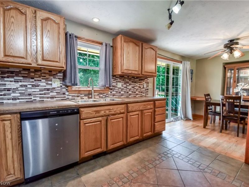 36388 Sunset Drive , Eastlake, OH 44095 Photo 5