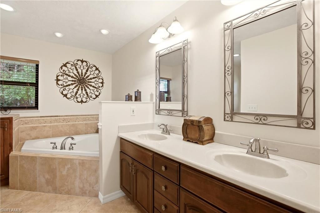5231 Hickory Wood Dr , Naples, FL 34119 Photo