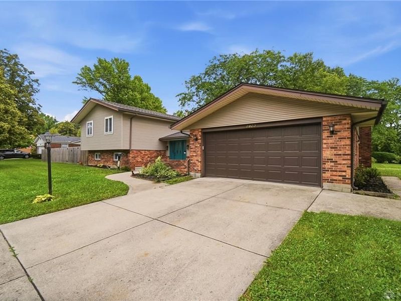 5196 Polen Drive, Kettering, OH 45440 Photo 2