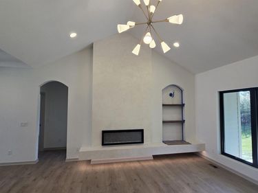 21007 E Street, Omaha, NE 68022