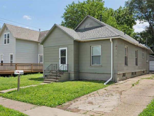 1747 Capitol Avenue , Des Moines, IA 50316
