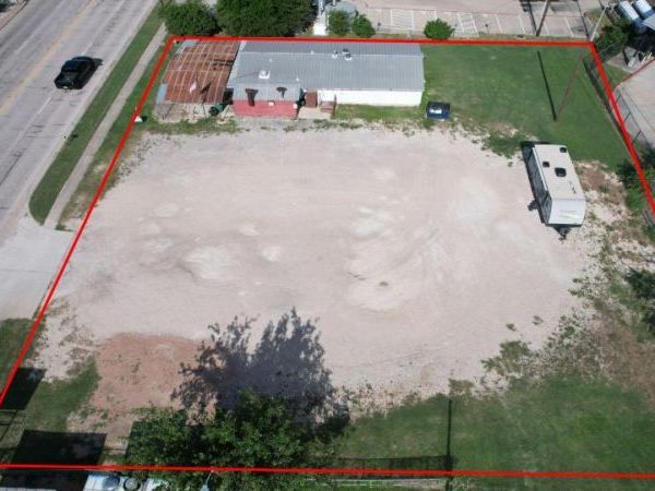 1107 W 2nd ST, Taylor, TX 76574