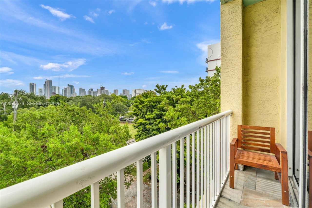 1350 NW 8th Ct , Unit 207, Miami, FL 33136 Photo