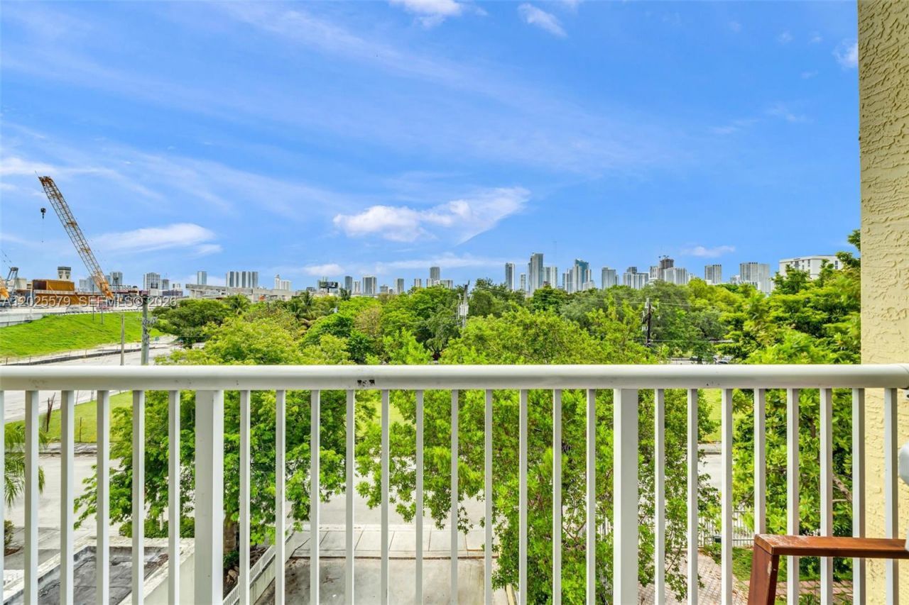 1350 NW 8th Ct , Unit 207, Miami, FL 33136 Photo
