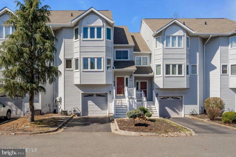 172 Impatiens Court, Toms River, NJ 08753 Main Photo