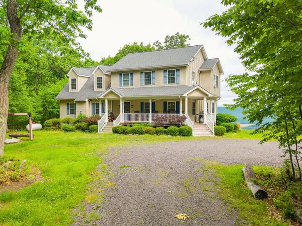 210 WHITE MOUNTAIN Lane, Sugarloaf, PA 18249