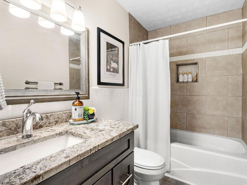 3232 Summerdale Lane, Unit 74, Columbus, OH 43221 Photo 17