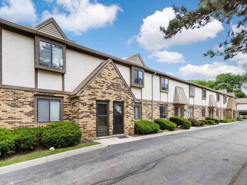3232 Summerdale Lane, Unit 74, Columbus, OH 43221 Photo 2