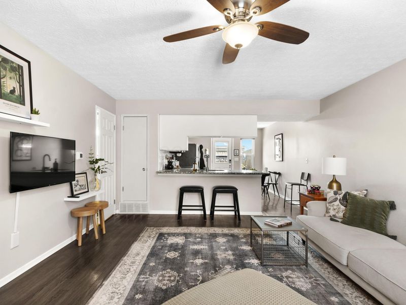 3232 Summerdale Lane, Unit 74, Columbus, OH 43221 Photo 4
