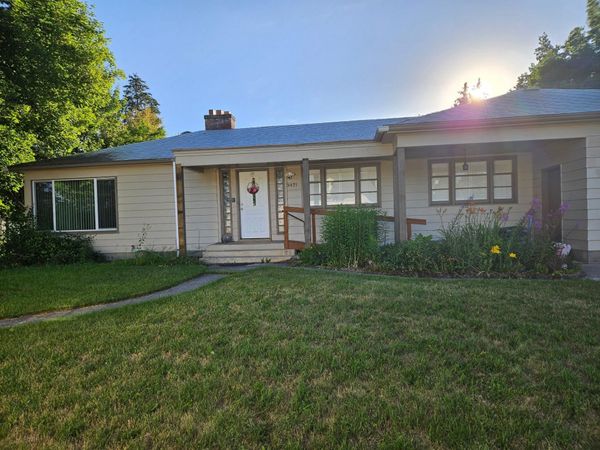 3421 N Center Rd, Millwood, WA 99212