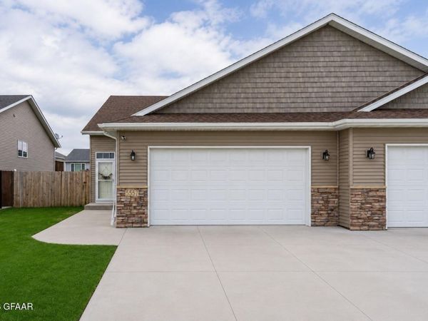 5557 S 11TH Street, Grand Forks, ND 58201