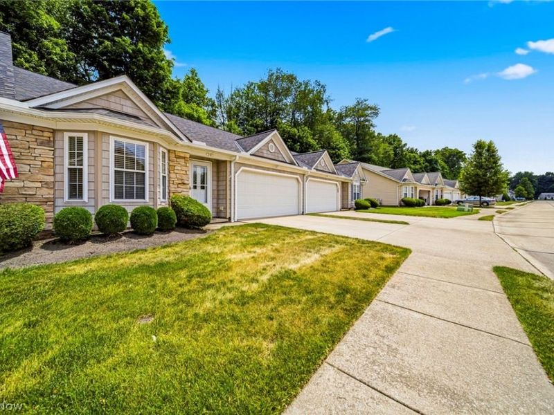 747 Rivers Edge Lane, Painesville, OH 44077 Photo 4