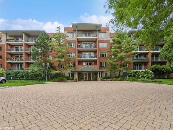 3900 W Bryn Mawr Avenue , Unit 304, Chicago, IL 60659