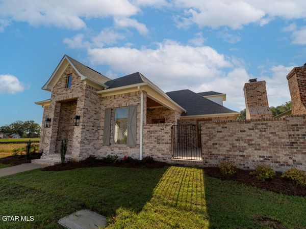 104 Somersett, Starkville, MS 39759