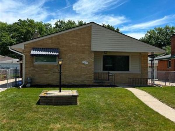 24820 CULVER Street , St. Clair Shores, MI 48080