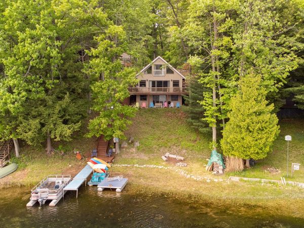6387 N Larson Road, Fountain, MI 49410