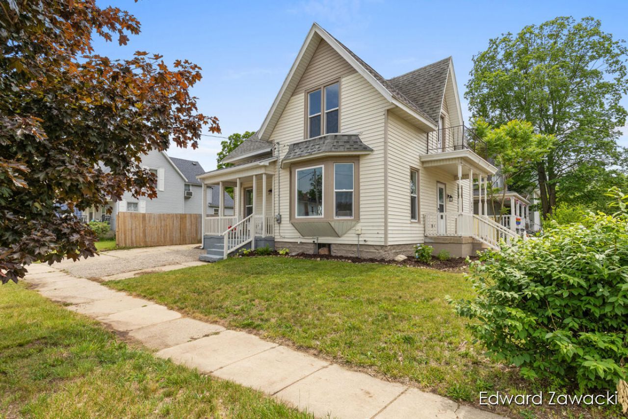 404 S Bridge Street, Belding, MI 48809 Main Photo