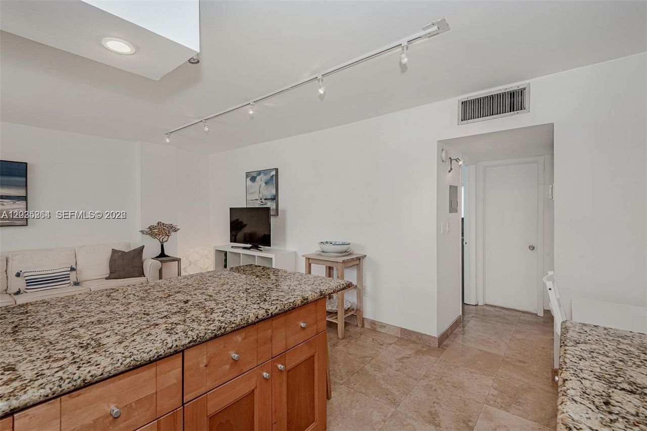 949 Pennsylvania Ave , Unit 307, Miami Beach, FL 33139 Photo