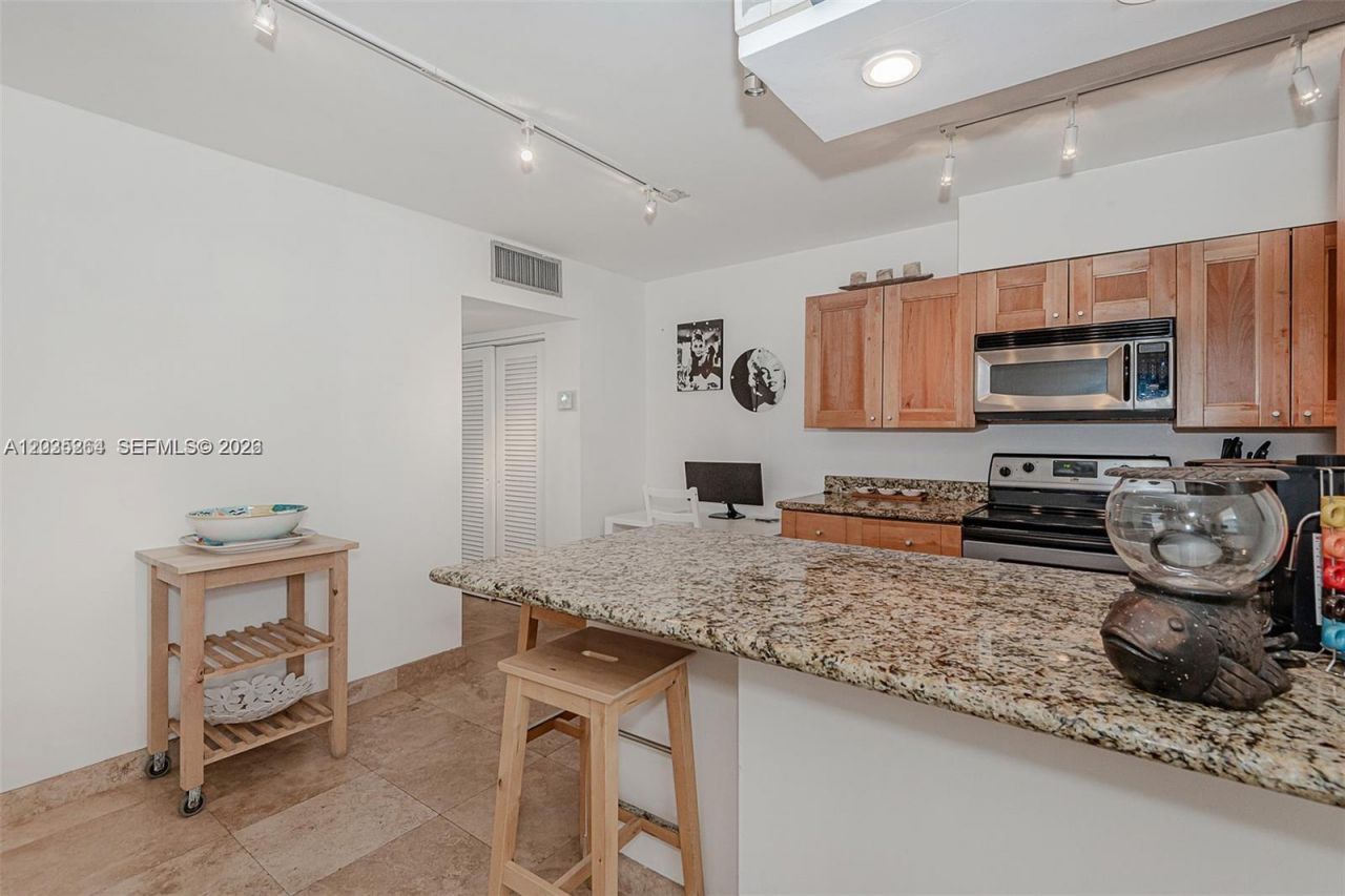 949 Pennsylvania Ave , Unit 307, Miami Beach, FL 33139 Photo