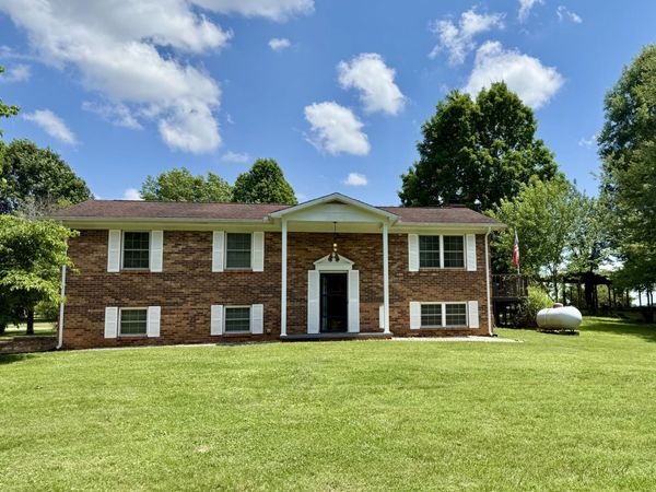 4544 N Wildwood Rd, Maryville, TN 37804