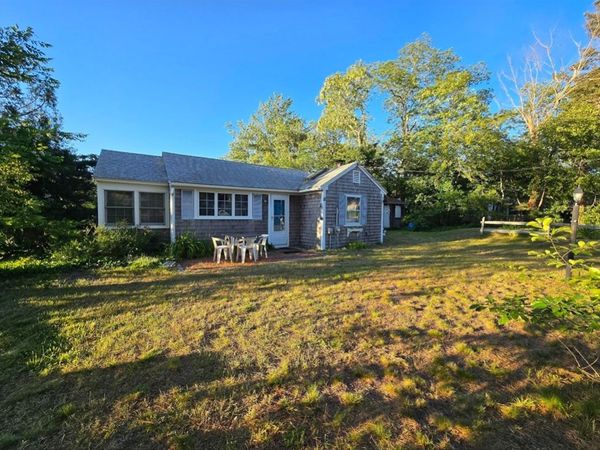 18 Myrtle Ln, Dennis, MA 02639