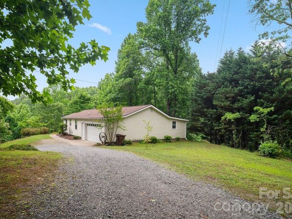 825 Gallimore Road , Flat Rock, NC 28731