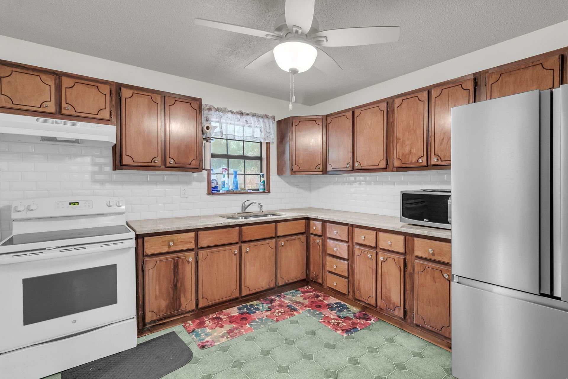 360 W Smith Street Photo 13