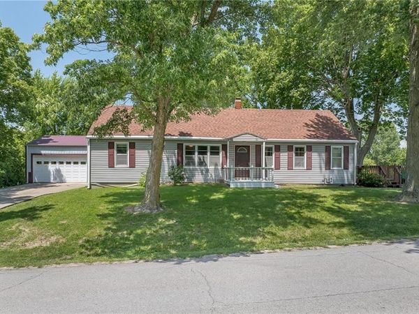 705 E Price Avenue, Savannah, MO 64485