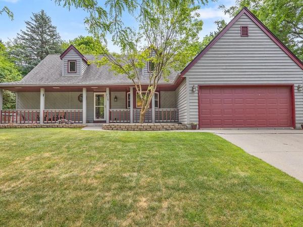 715 Hawthorn DRIVE, West Bend, WI 53095