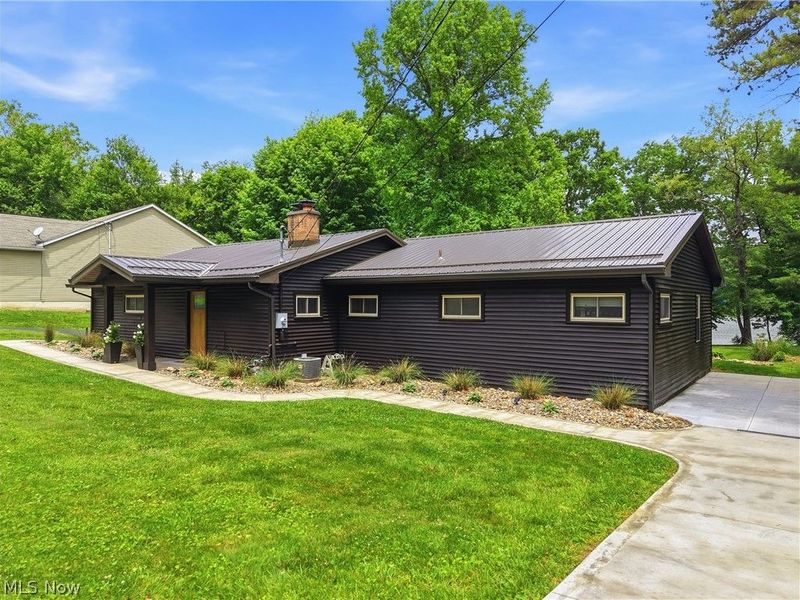 6115 Vale View Drive SW, Sherrodsville, OH 44675 Photo 3