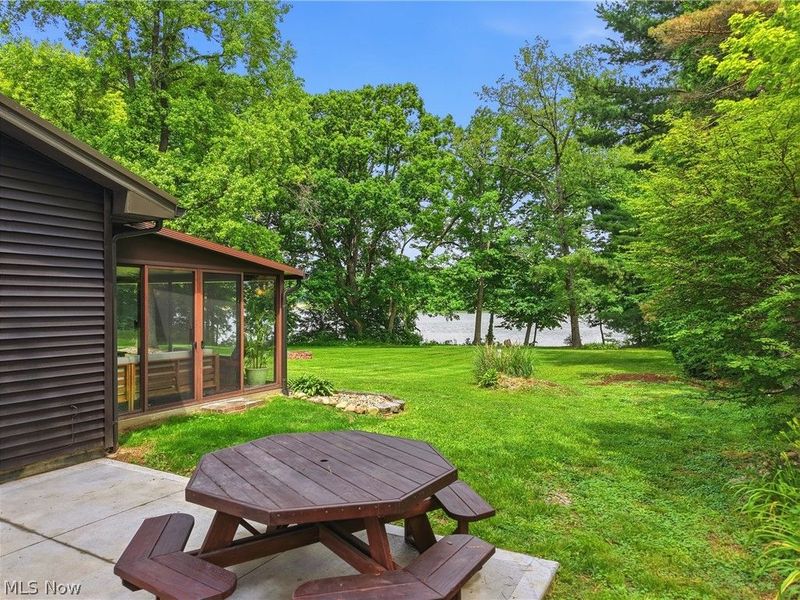 6115 Vale View Drive SW, Sherrodsville, OH 44675 Photo 4