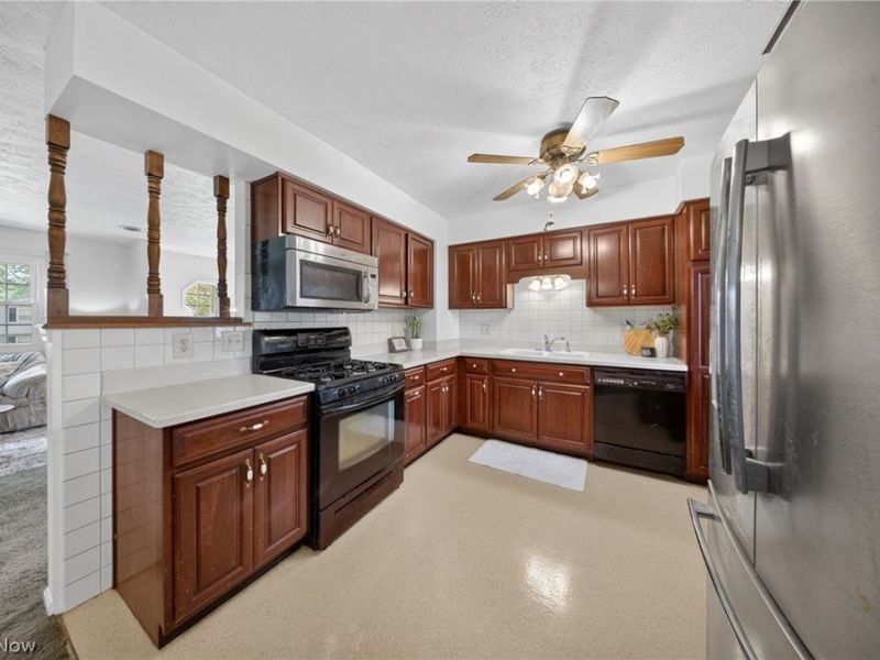 466 Colgate Avenue, Elyria, OH 44035 Photo 10