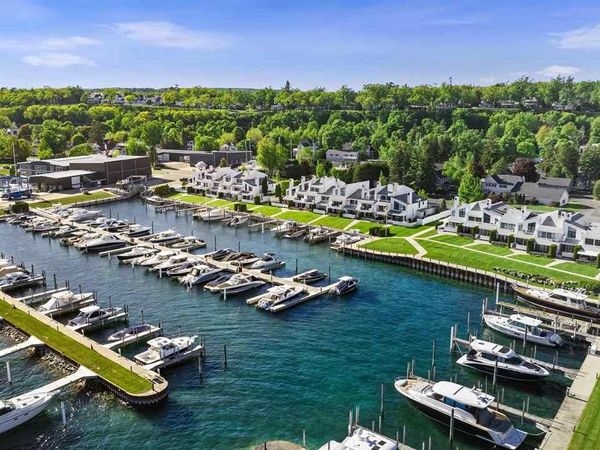 526 E Bay Street, Unit 11, Harbor Springs, MI 49740