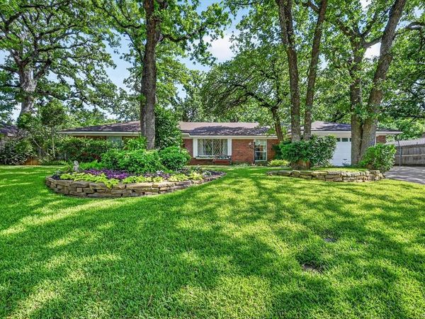 2214 Ravinia Drive, Arlington, TX 76012