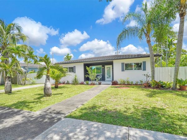 240 Nahkoda Dr, Miami Springs, FL 33166